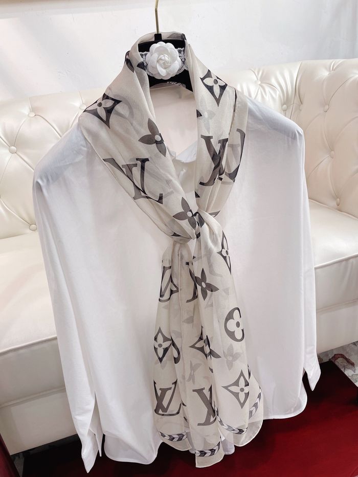 Louis Vuitton Scarf LVS00016